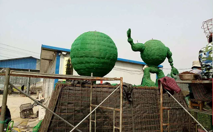 河北唐山五色草立體花壇造型包網(wǎng)工作基本完成