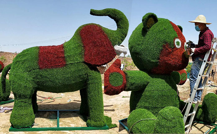 仿真動(dòng)物綠雕工藝品-大象小熊現(xiàn)場(chǎng)實(shí)拍圖